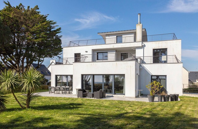 Villa 'Le Bain De Mer - Sea View, Private Terrace and Wi-Fi'