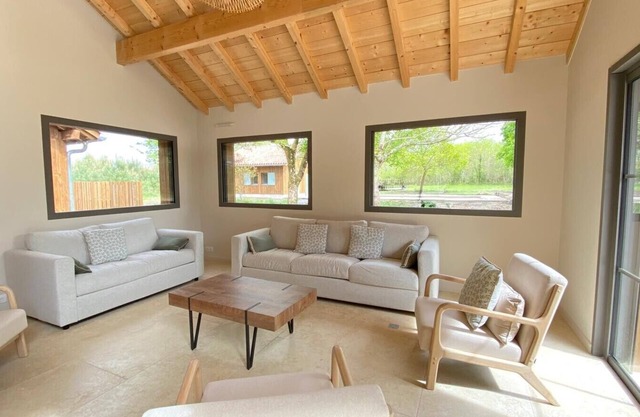 Villa Le Charles with swimming pool ideal for large families and groups