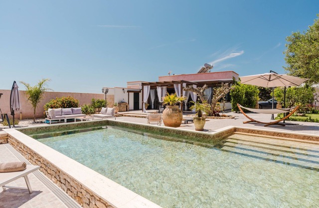 Villa 'Le Giarre - Con Piscina' with Private Pool, Wi-Fi and Air Conditioning