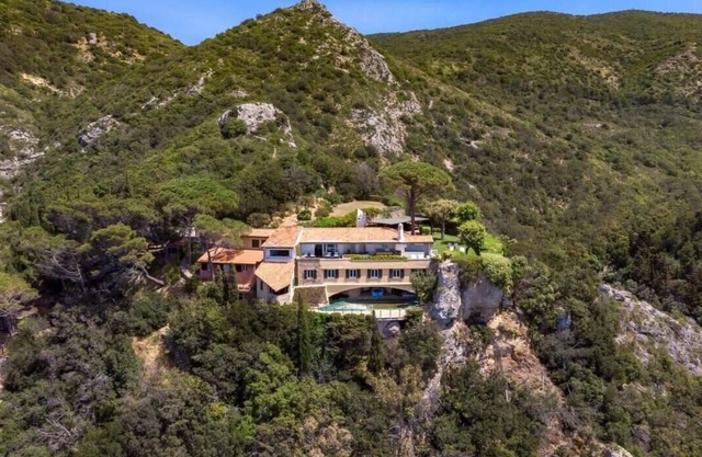 VILLA LE ROCCE Summar