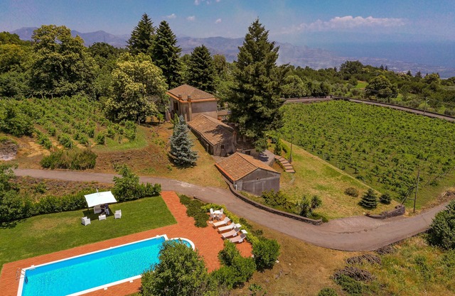 VILLA LE VIGNOBLE - with pool and sea view