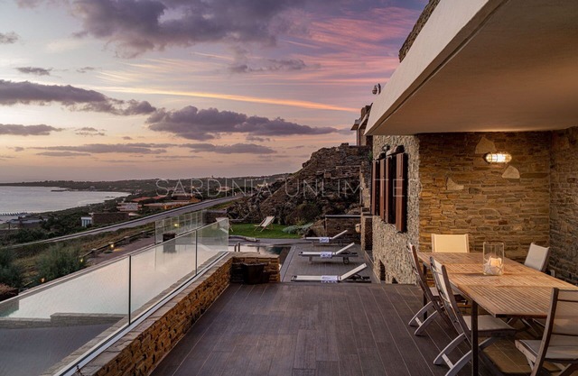Villa Linayre: in front of the sea with private pool