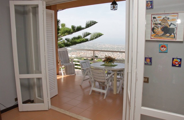 VILLA LOMARCHI HOLIDAY HOME