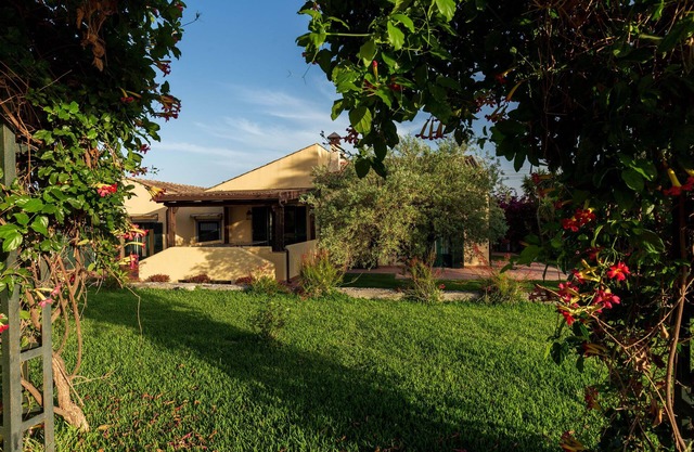 Villa Lunasol-Taormina-countryside-pool- amazing garden-Etna view-10/12 pax