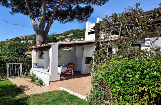 Villa 'Maistu' with Private Terrace, Wi-Fi and Air Conditioning