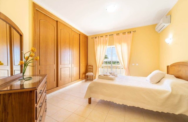Villa Mina - short walk to beach, golf and shops