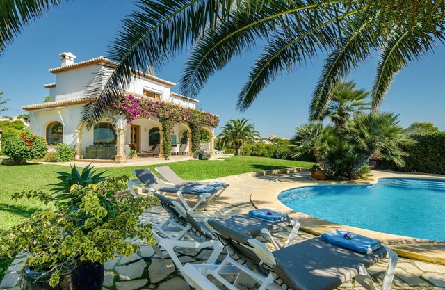 Villa Miramar, Refurbished in 2018 a majestic cliff top villa with sea views and complete privacy