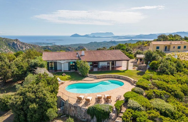 Villa Monte Moro Azzi Russi