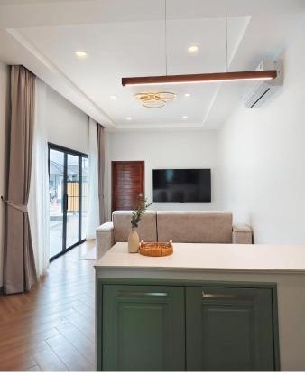 Villa Natalia LUXURY hotel House in Ao Nang Krabi private pool jacuzzi Palm free kitchen