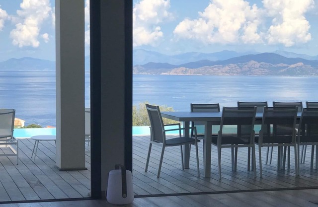 Villa of 300m2, 5 Bedrooms, Heated swimming pool, Sea view, classified 5 *