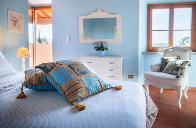 Villa on surrounding Florentine hills with private pool