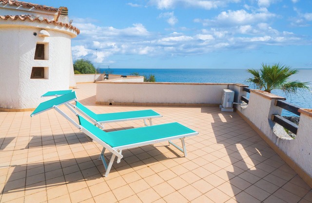 Villa 'Onice Sul Mare' with Sea View, Wi-Fi and Air Conditioning
