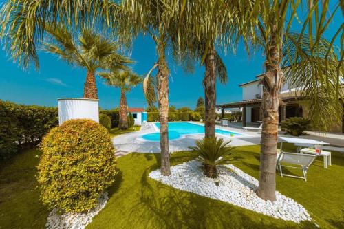Villa Oxidiana with pool and garden