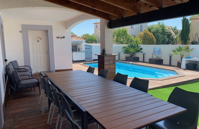 Villa Oyat- family villa with pool and barbecue