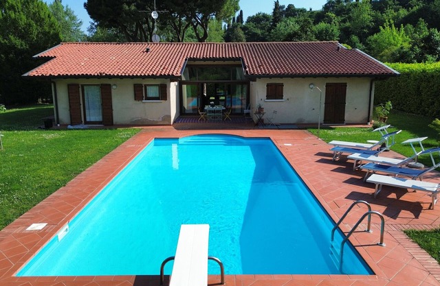 Villa Paradiso by Bookinggardalake