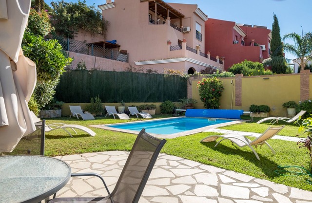 Villa 'Pepa' with Sea Views, Pool and Wi-Fi