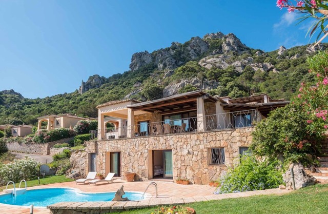 Villa Phoenix 8+4, Emma Villas