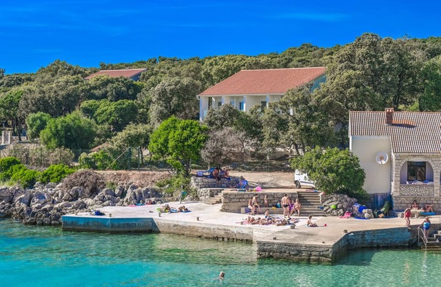 Villa Pietra Pag - Three Bedroom Villa, Sleeps 6