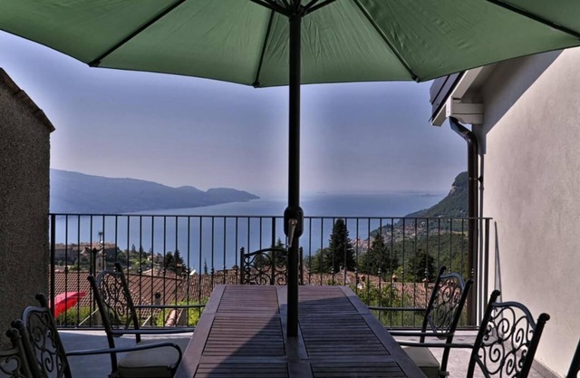 Villa "Pineta" with Lake View, Private Pool & Wi-Fi