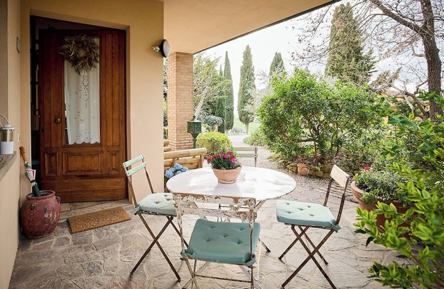 Villa PoliFlora is a modern apartment in Monticchiello of Pienza in Tuscany.