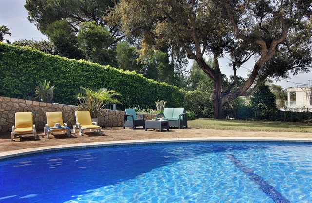 Villa 'Quinta Da Balaia V3' with Private Pool, Wi-Fi and Air Conditioning