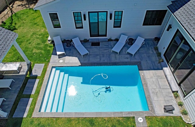 Villa Rehoboth - 5 master suites, salt-water pool, cinema. In-town location.