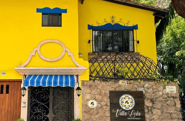 Villa Rental - Close walk to beach!