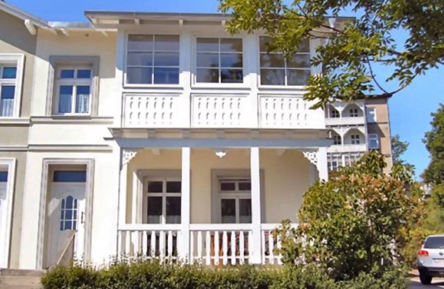 Villa Rosengarten - Holiday apartment with sea view in the old town of Sassnitz