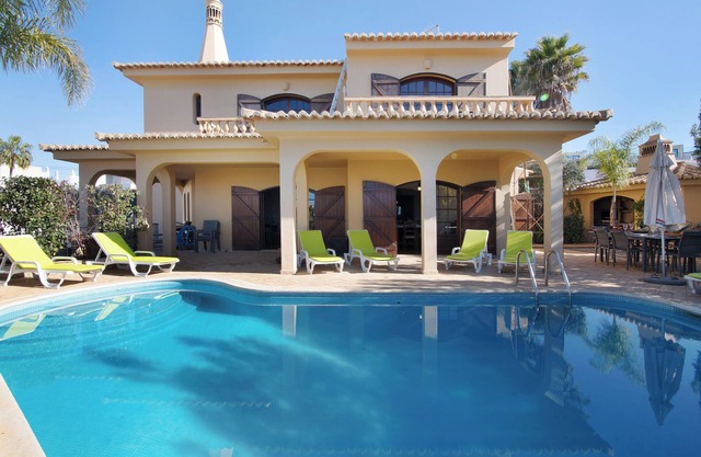 Villa 'Rústica' with Sea View, Wi-Fi and Air Conditioning