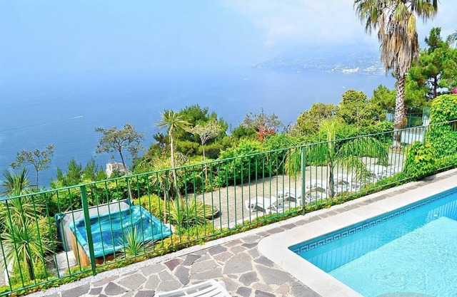 Villa Saracena: A remarkable three-story historical villa which faces the sun and the sea, with Free WI-FI.