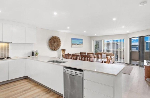 Villa Serene 3, 6-10 Market Street - Surfside Apartments WiFi, water views, Air Con, Pool