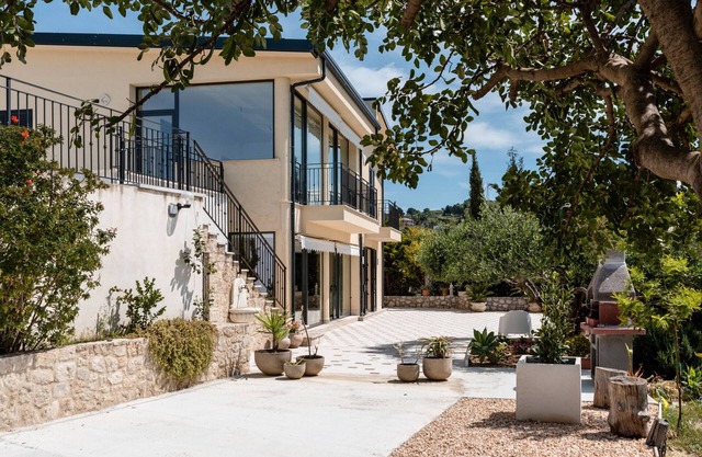 Villa 'Simona with Garden' with Sea View, Wi-Fi and Air Conditioning