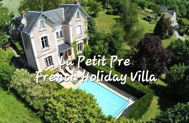 Villa Sleeps 8 with Pool and Hot Tub