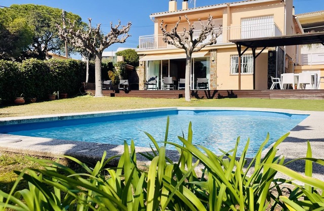 Villa Sol I Mar by Costabravaway