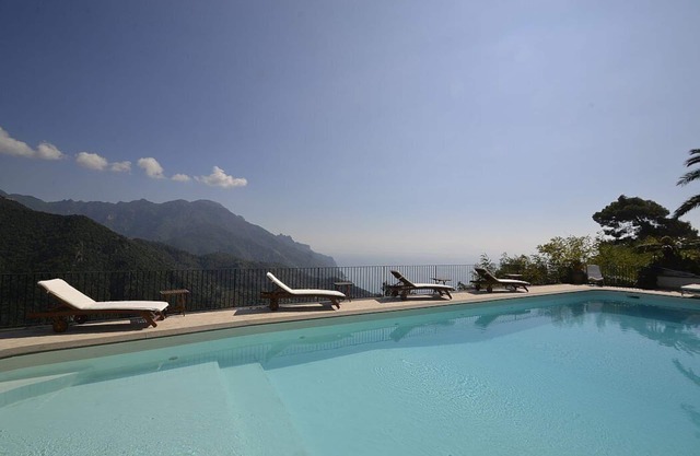 Villa Stilnovo: A splendid and luminous two-story villa which faces the sun and the sea, with Free WI-FI.
