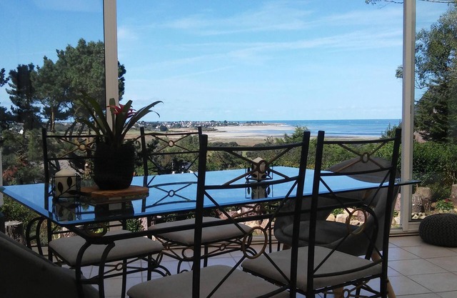 Villa "The Bay of Pines - Krocod'askell