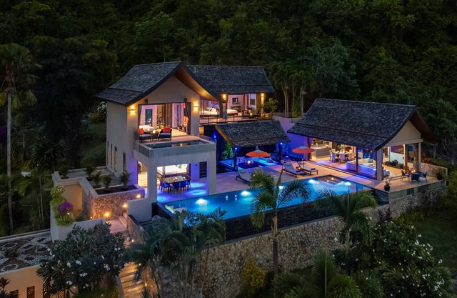 Villa Tiga: 2 Bed Cliffside Seaview Oasis