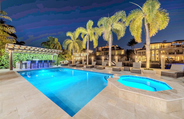 Villa Tropical, Waterfront location off Las Olas in Seven Isles