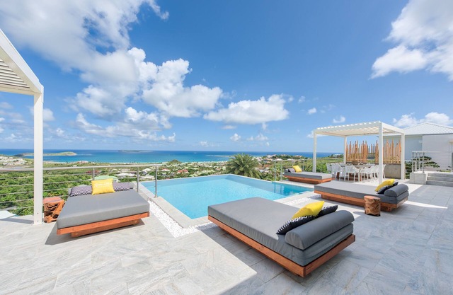 Villa Turquoze, an astonishing view on Orient Baie
