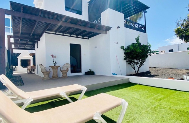Villa two steps from the beach.