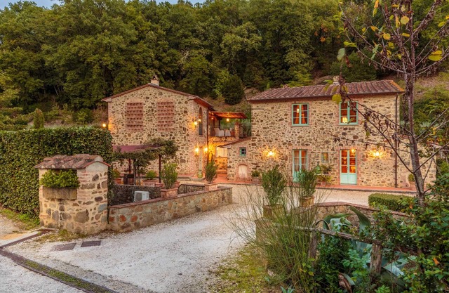 Villa Veranda with shared Pool in a Borgo