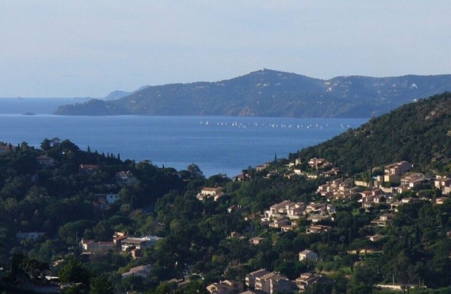 Villa with sea view and heated pool in Rayol -Canadel wifi 3 or 5 Bedrooms