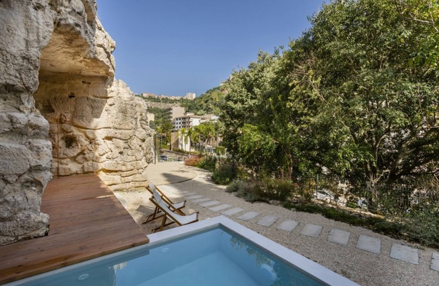Villa with heated pool located in a unique position
