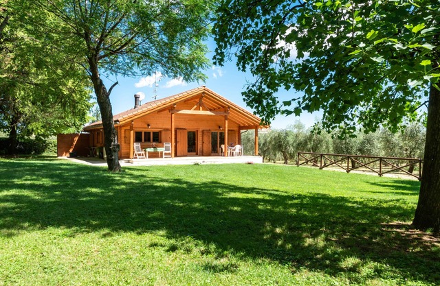 Villa with large garden and swimming pool