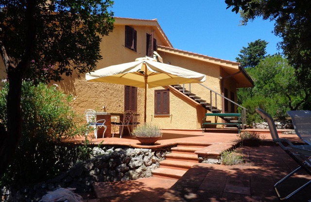 Villa with park surrounded by greenery, sea view, 5 min from beach Tagliata