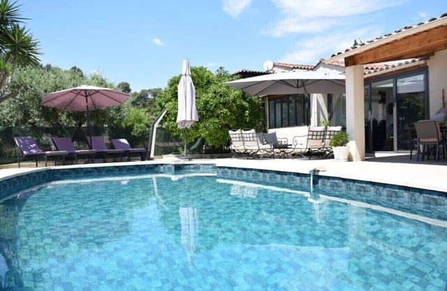 Villa with pool 15 minutes from the first beaches, 15 minutes from Cannes