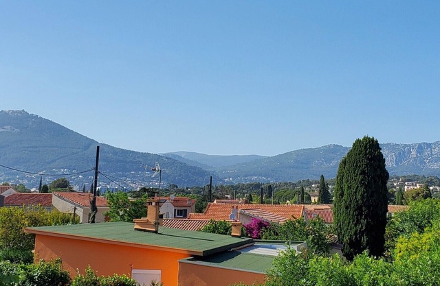 Villa with pool - 4 bedrooms - Walking distance to beaches