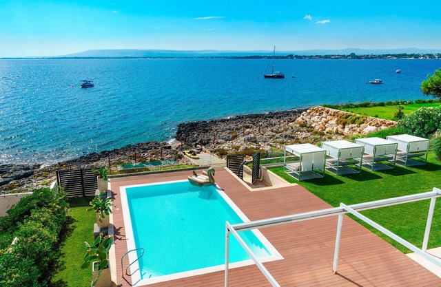 Villa with pool and direct access to the rocks below in Siracusa, Sicily