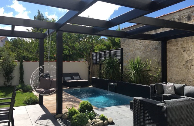 Villa with pool just a few minutes' walk from the beach and the Old Port