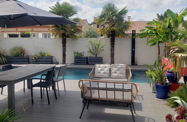 Villa with pool near Toulouse, forest and amenities